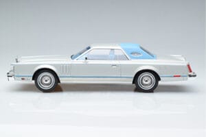 Lincoln Continental Mark V Sidabrinis MCG 1:18 MCG18403 Metalas - nuotrauka 3 iš 6