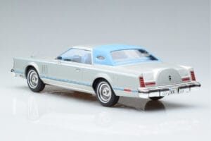 Lincoln Continental Mark V Sidabrinis MCG 1:18 MCG18403 Metalas - nuotrauka 5 iš 6
