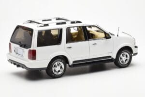 Lincoln Navigator Baltas AUTOart 1:18 72761 Metalas - nuotrauka 3 iš 8