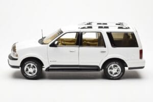 Lincoln Navigator Baltas AUTOart 1:18 72761 Metalas - nuotrauka 4 iš 8