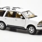 Lincoln Navigator Baltas AUTOart 1:18 - image 6 of 8