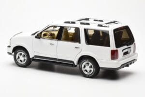 Lincoln Navigator Baltas AUTOart 1:18 72761 Metalas - nuotrauka 7 iš 8