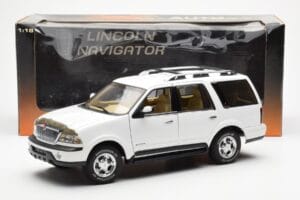 Lincoln Navigator Baltas AUTOart 1:18 72761 Metalas - nuotrauka 8 iš 8