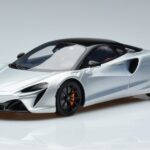 McLaren Artura Sidabrinis GT Spirit 1:18 GT873 Derva