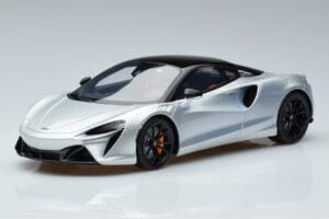 McLaren Artura Sidabrinis GT Spirit 1:18 GT873 Derva