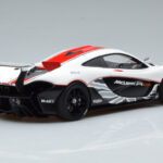 McLaren P1 GTR Blizgiai Balta Su Raudonomis Juostomis AUTOart 1:18 - image 3 of 7
