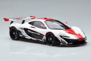 McLaren P1 GTR Blizgiai Balta Su Raudonomis Juostomis AUTOart 1:18 81541 Kompozitas - nuotrauka 5 iš 7