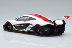 McLaren P1 GTR Blizgiai Balta Su Raudonomis Juostomis AUTOart 1:18 81541 Kompozitas - nuotrauka 6 iš 7