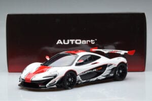 McLaren P1 GTR Blizgiai Balta Su Raudonomis Juostomis AUTOart 1:18 81541 Kompozitas - nuotrauka 7 iš 7