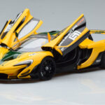 McLaren P1 GTR Geltona Su Žaliomis Juostomis AUTOart 1:18 - image 2 of 7