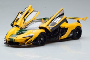 McLaren P1 GTR Geltona Su Žaliomis Juostomis AUTOart 1:18 81544 Kompozitas - nuotrauka 2 iš 7