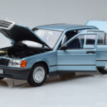 Mercedes 190E W201 Šviesiai Mėlynas Norev 1:18 - image 2 of 7