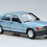 Mercedes 190E W201 Šviesiai Mėlynas Norev 1:18 - image 5 of 7
