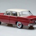 Mercedes 200 W110 Raudonas Norev 1:18 - image 7 of 7
