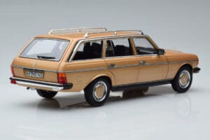 Mercedes 200T S123 Smėlinis Norev 1:18 183738 Metalas - nuotrauka 3 iš 9