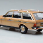 Mercedes 200T S123 Smėlinis Norev 1:18 - image 7 of 9