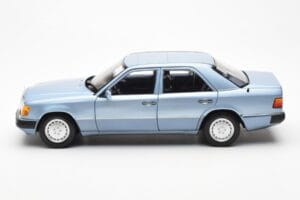 Mercedes 230E W124 Šviesiai Mėlynas Metallic Norev 1:18 183945 Metalas - nuotrauka 4 iš 8