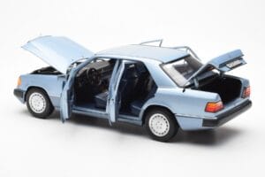 Mercedes 230E W124 Šviesiai Mėlynas Metallic Norev 1:18 183945 Metalas - nuotrauka 5 iš 8
