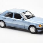 Mercedes 230E W124 Šviesiai Mėlynas Metallic Norev 1:18 - image 6 of 8