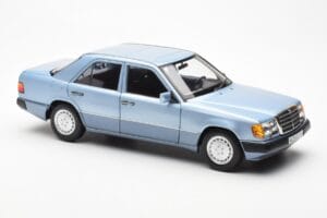 Mercedes 230E W124 Šviesiai Mėlynas Metallic Norev 1:18 183945 Metalas - nuotrauka 6 iš 8