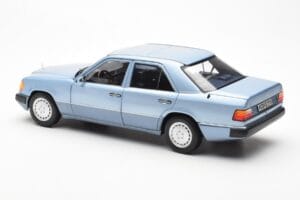 Mercedes 230E W124 Šviesiai Mėlynas Metallic Norev 1:18 183945 Metalas - nuotrauka 7 iš 8