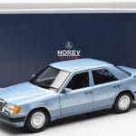 Mercedes 230E W124 Šviesiai Mėlynas Metallic Norev 1:18 - image 8 of 8