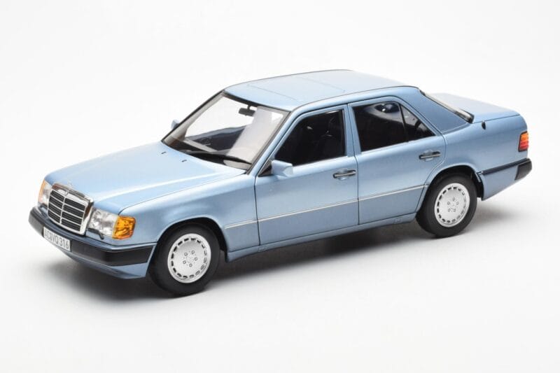Mercedes 230E W124 Šviesiai Mėlynas Metallic Norev 1:18
