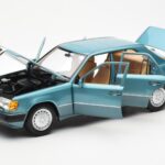 Mercedes 230E W124 Beryl Metallic Pardavėjo Leidimas Norev 1:18 - image 2 of 8