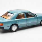 Mercedes 230E W124 Beryl Metallic Pardavėjo Leidimas Norev 1:18 - image 3 of 8