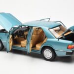 Mercedes 230E W124 Beryl Metallic Pardavėjo Leidimas Norev 1:18 - image 5 of 8