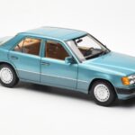 Mercedes 230E W124 Beryl Metallic Pardavėjo Leidimas Norev 1:18 - image 6 of 8