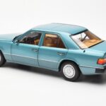 Mercedes 230E W124 Beryl Metallic Pardavėjo Leidimas Norev 1:18 - image 7 of 8