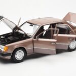 Mercedes 230E W124 Rosewood Metallic Pardavėjo Leidimas Norev 1:18 - image 2 of 8