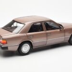 Mercedes 230E W124 Rosewood Metallic Pardavėjo Leidimas Norev 1:18 - image 3 of 8