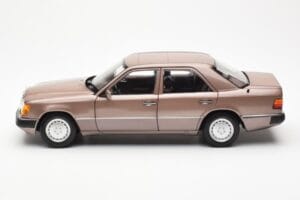 Mercedes 230E W124 Rosewood Metallic Pardavėjo Leidimas Norev 1:18 B66040697 Metalas - nuotrauka 4 iš 8