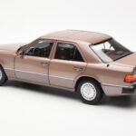 Mercedes 230E W124 Rosewood Metallic Pardavėjo Leidimas Norev 1:18 - image 7 of 8