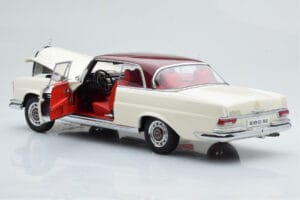 Mercedes 280 SE W108 Baltas AUTOart 1:18 76287 Metalas - nuotrauka 3 iš 8