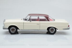 Mercedes 280 SE W108 Baltas AUTOart 1:18 76287 Metalas - nuotrauka 5 iš 8