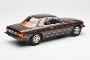 Mercedes 500 SLC C107 Rudas KK-Scale 1:18 180851 Metalas - nuotrauka 2 iš 6