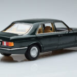 Mercedes 560 SEL W126 Tamsiai Žalia Metalinė Norev 1:18 - image 3 of 7