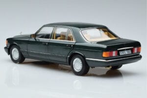 Mercedes 560 SEL W126 Tamsiai Žalia Metalinė Norev 1:18 B66040682 Metalas - nuotrauka 6 iš 7