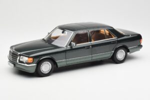 Mercedes 560 SEL W126 Night Žalias Metalinis Dealer Edition Norev 1:18