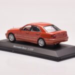 Mercedes C-Class W202 C220 Oranžinis Metalinis Dealer Edition Minichamps 1:43 - image 3 of 4