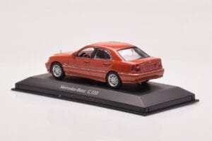 Mercedes C-Class W202 C220 Oranžinis Metalinis Dealer Edition Minichamps 1:43 B66005747 Metalas - nuotrauka 3 iš 4