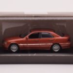 Mercedes C-Class W202 C220 Oranžinis Metalinis Dealer Edition Minichamps 1:43 - image 4 of 4