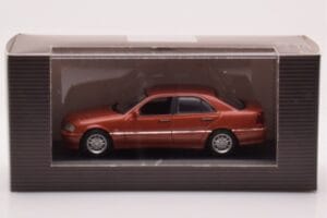 Mercedes C-Class W202 C220 Oranžinis Metalinis Dealer Edition Minichamps 1:43 B66005747 Metalas - nuotrauka 4 iš 4