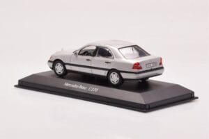 Mercedes C-Class W202 C220 Sidabrinis Minichamps 1:43 B66005705-M1 Metalas - nuotrauka 3 iš 4