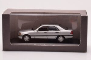 Mercedes C-Class W202 C220 Sidabrinis Minichamps 1:43 B66005705-M1 Metalas - nuotrauka 4 iš 4