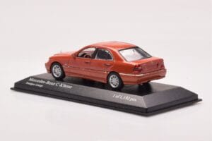 Mercedes C-Class W202 C240 Oranžinis Metalinis Minichamps 1:43 430037000 Metalas - nuotrauka 3 iš 4