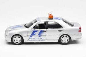 Mercedes C-Class W202 AMG Medical Car F1 1997 UT Models 1:18 26106 Metalas - nuotrauka 3 iš 6